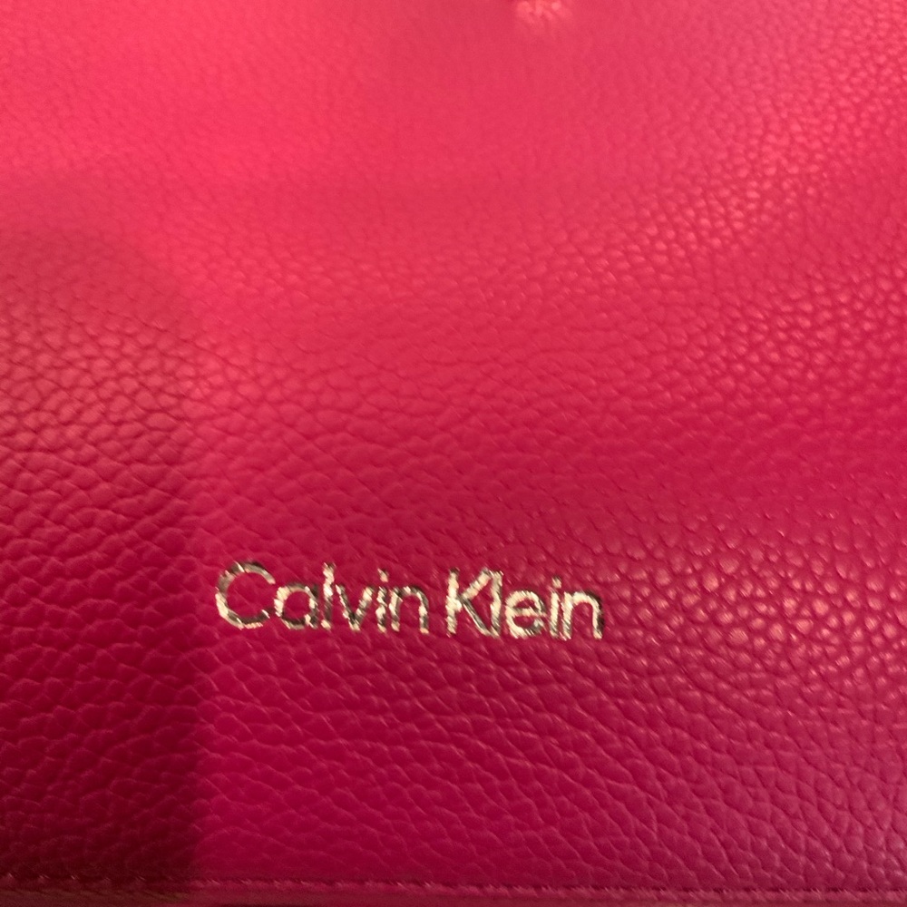 NWT Calvin Klein Fuschia Hobo Bag with 2 different types of shoulder straps - Picture 6 of 7